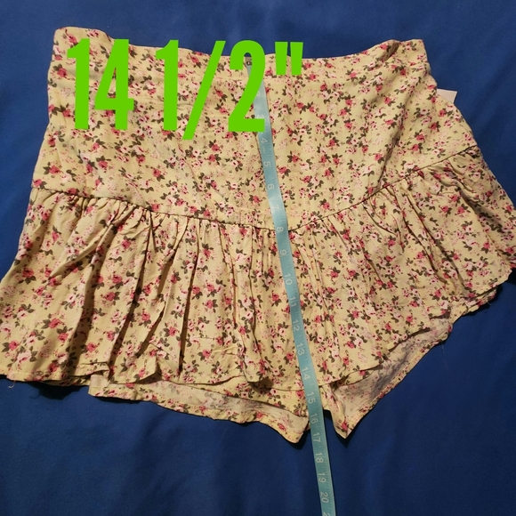 Ultra Flirt Juniors' Ruffled Hem Mini Skort - Picture 5 of 9